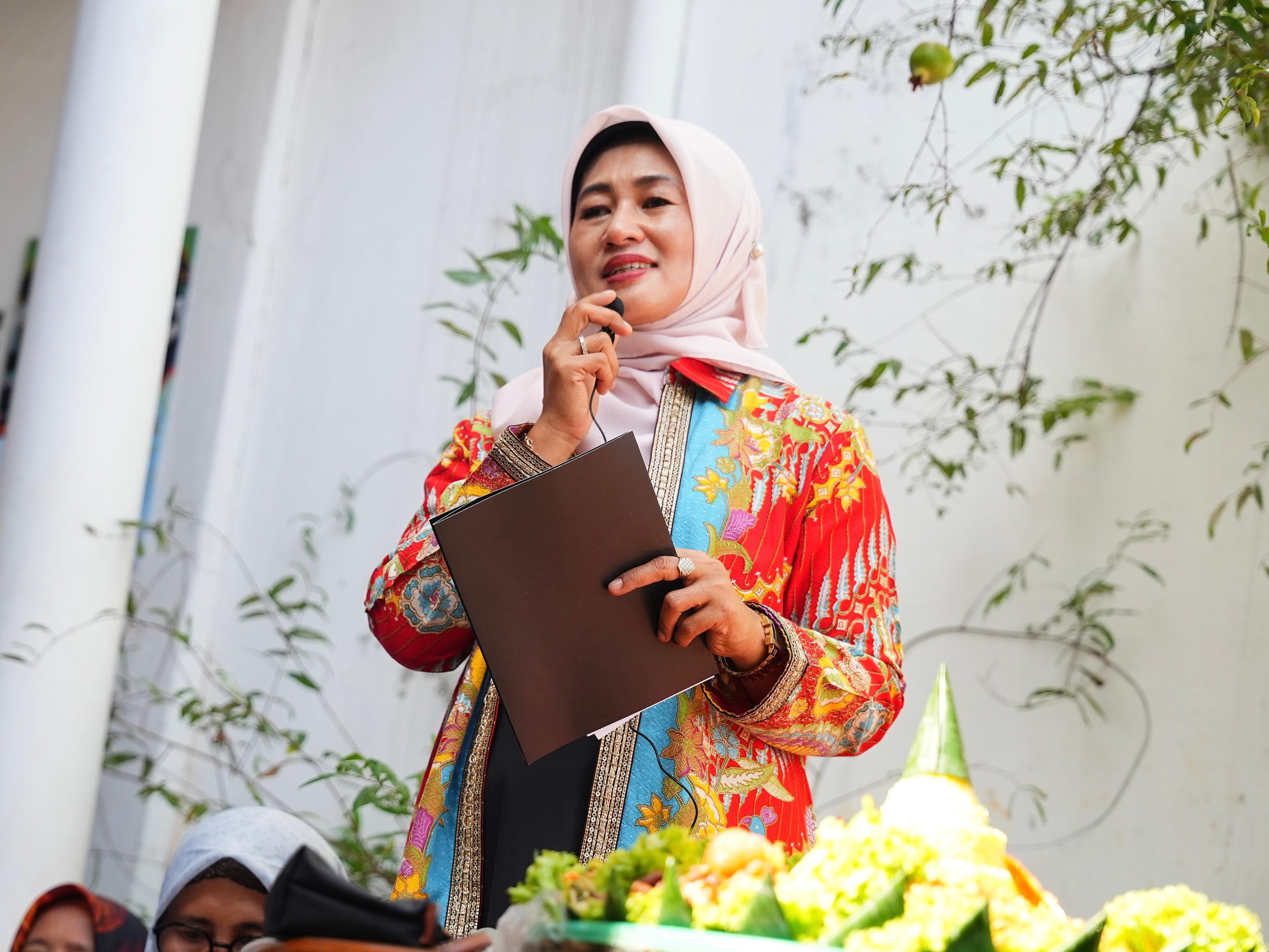 Iin Mutmainnah & Gerakan Ibu